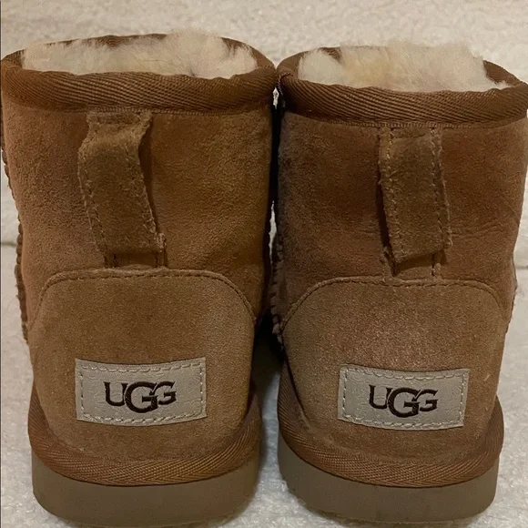 UGG Kids Chestnut Suede Boots - Picture 2 of 3